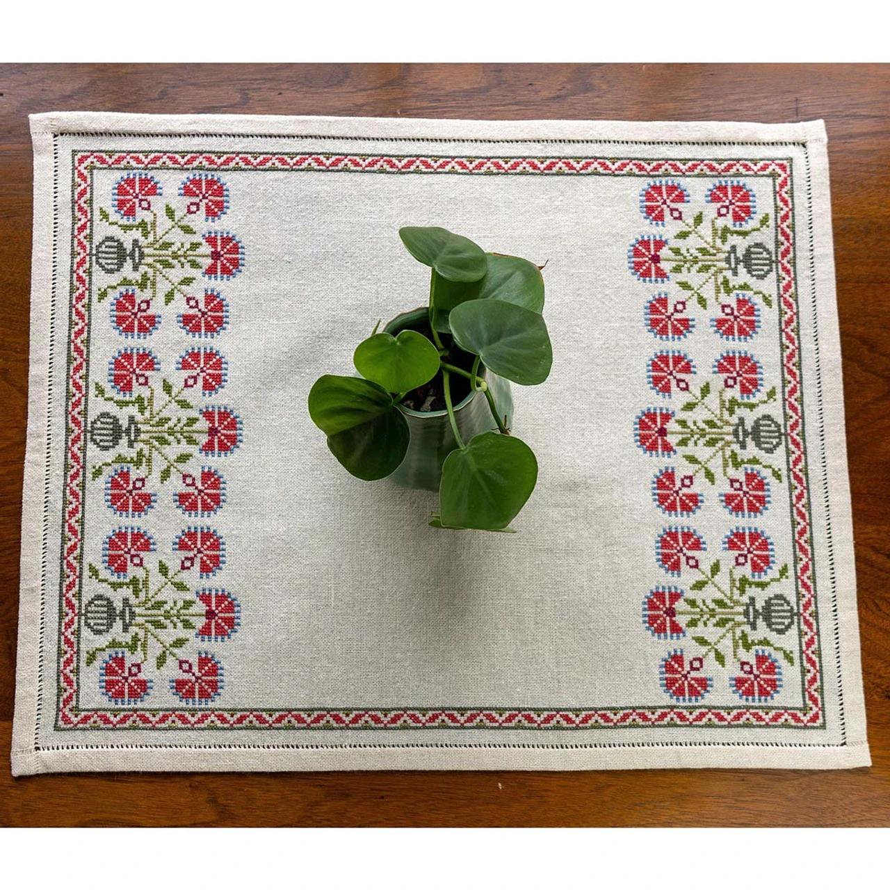 Avlea Folk Embroidery Peloponnesian Poppies Table Topper Counted Cross-Stitch Kit - Image 2
