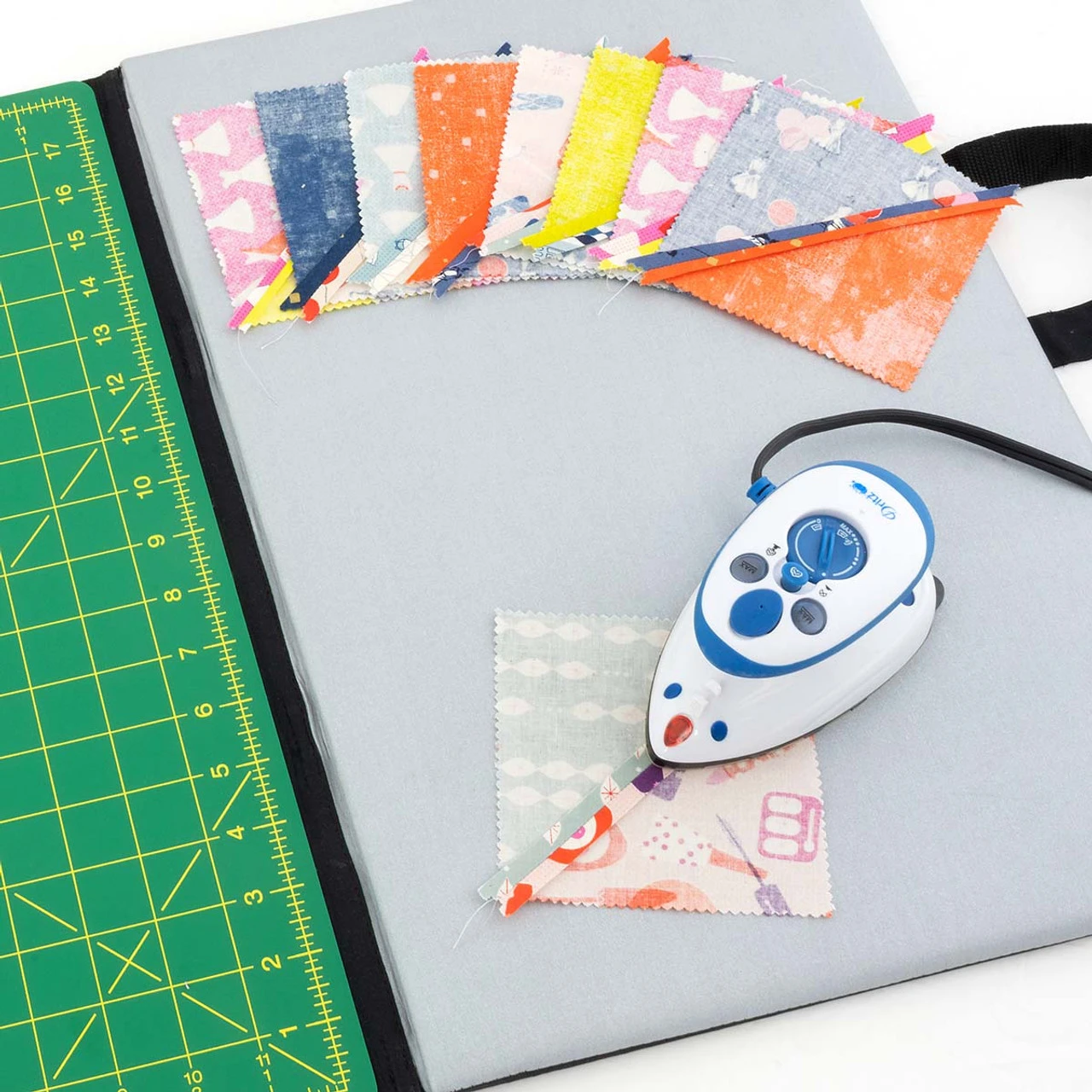 Prym Omnigrid Foldaway Cutting And Pressing Station - Image 3