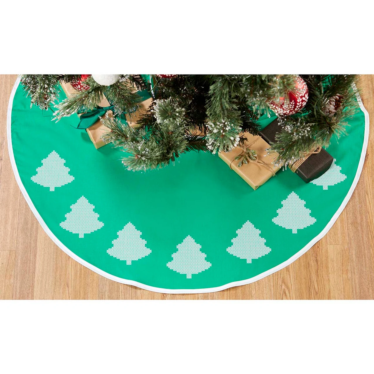 Herrschners Green Fabric Tree Skirt Stamped Cross-Stitch